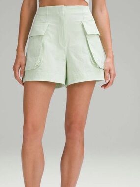 Lululemon Relaxed-Fit Super-High-Rise Cargo Short 4" size 6